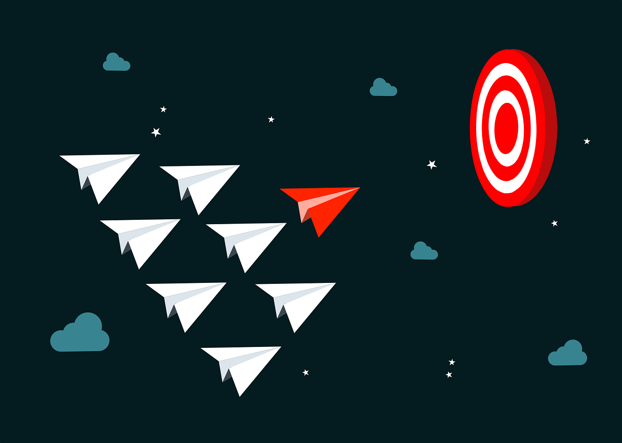 Paper airplanes heading to a target, symbolizing steps for creating your lead management strategy.